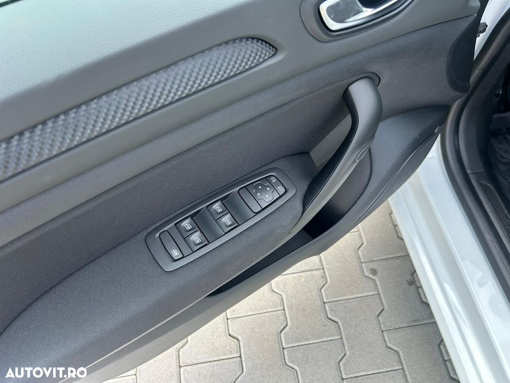 Renault Megane TCe 140 GPF EDC Equilibre - 29