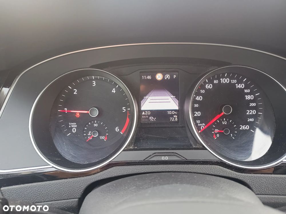 Volkswagen Passat - 4