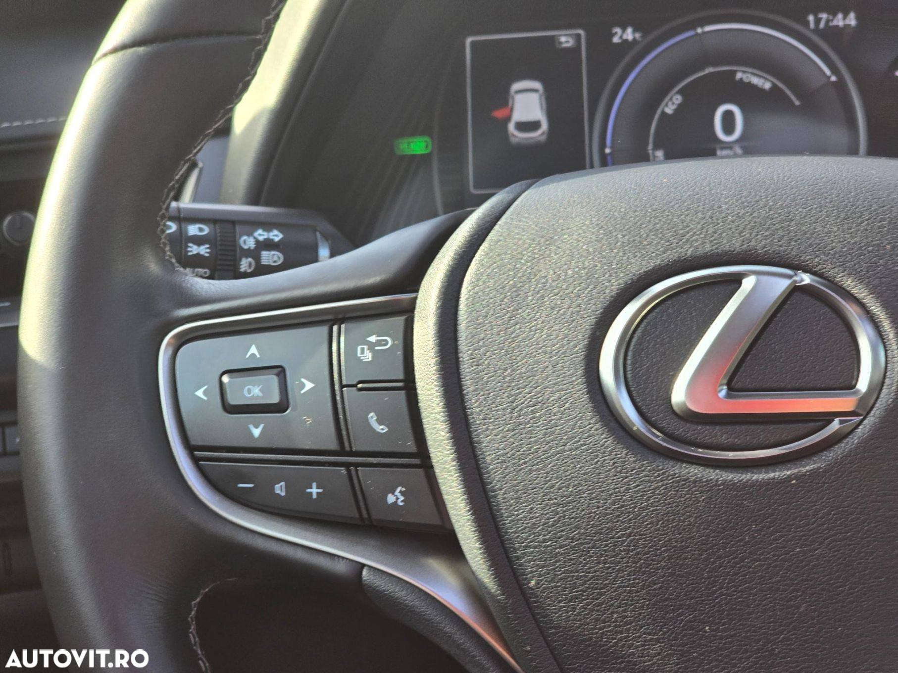 Lexus UX 250h Luxury Line - 22