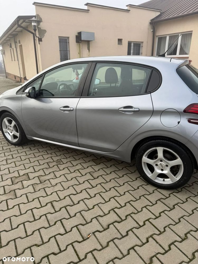 Peugeot 208 - 7
