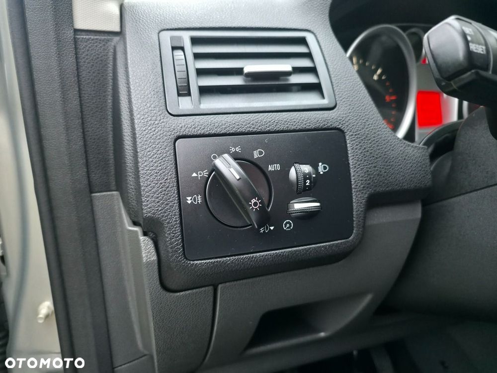 Ford Kuga - 25