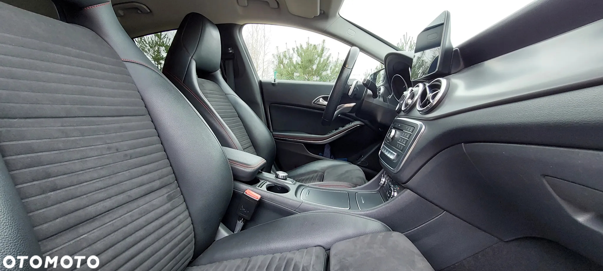 Mercedes-Benz CLA 220 4-Matic AMG Line - 11