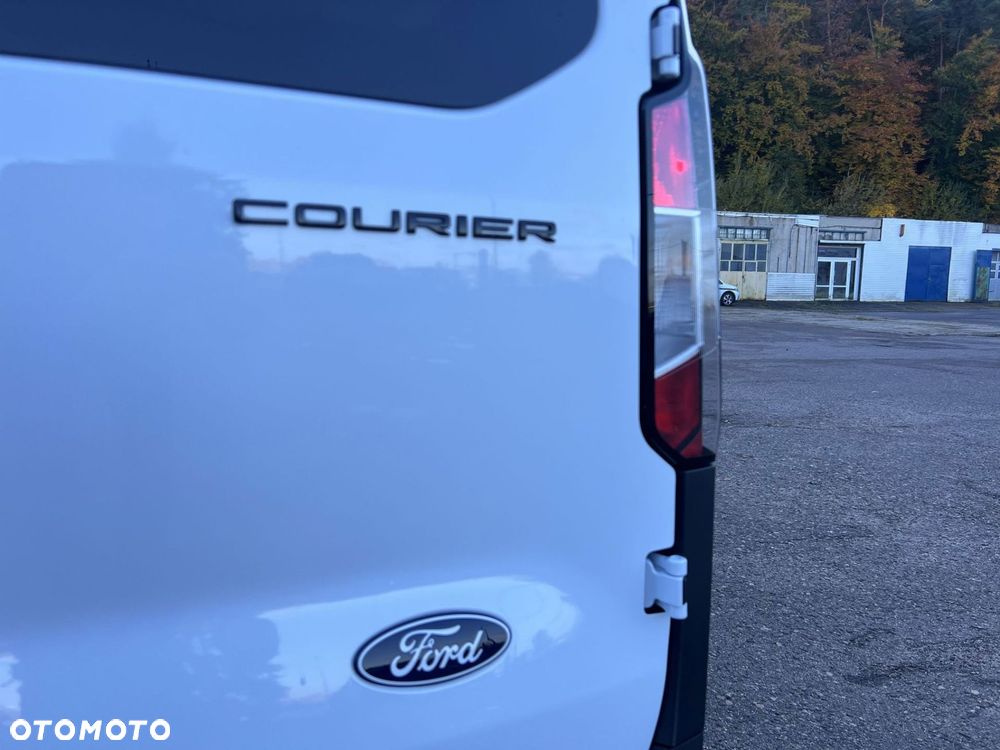 Ford Transit Courier - 37