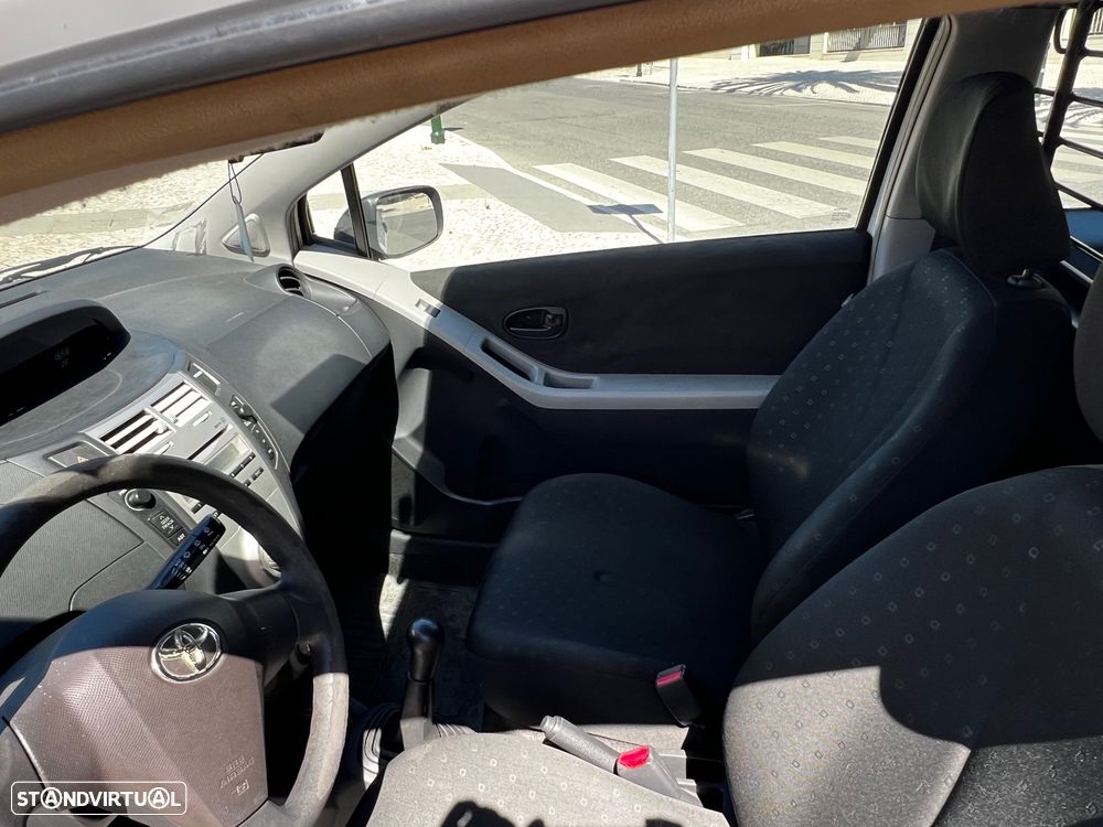 Toyota Yaris 1.4 D-4D - 11