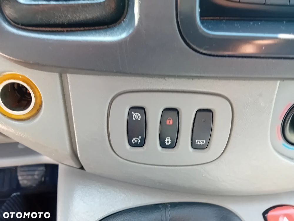 Renault Trafic - 23