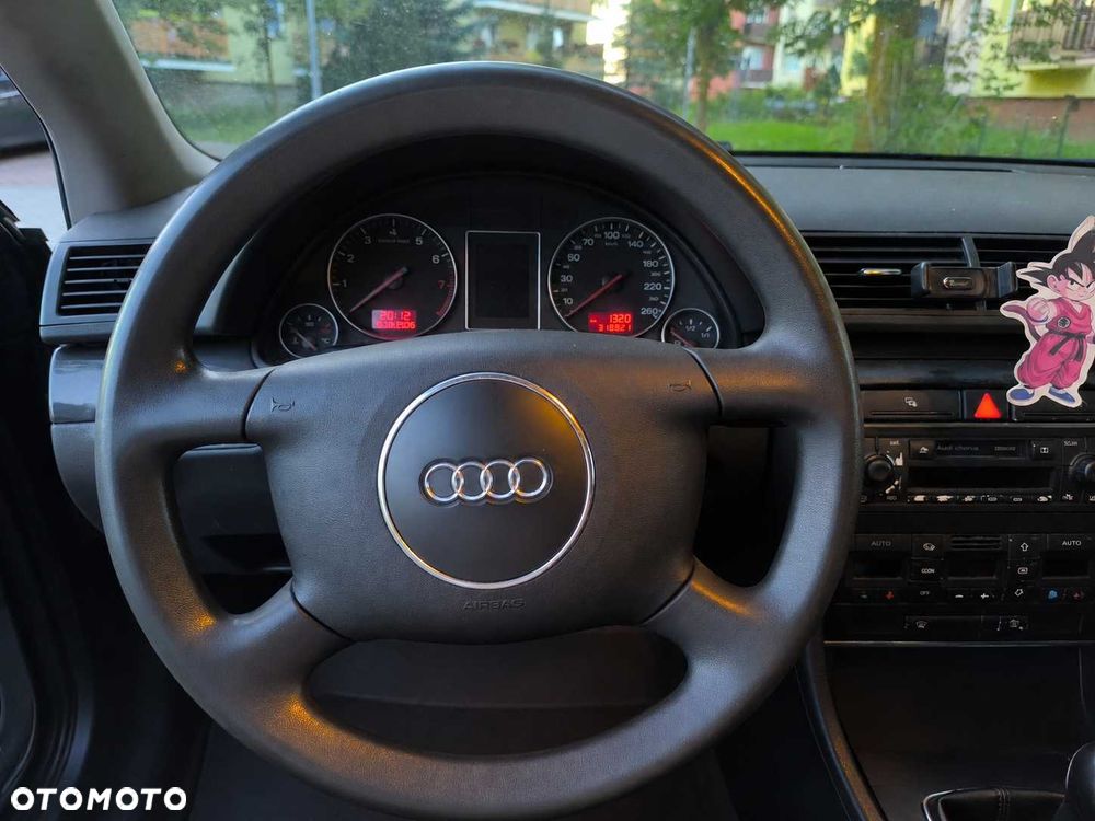 Audi A4 Limousine - 5