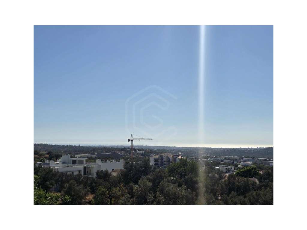 Moradia em construção T3+2 de arquitetura moderna e com vista mar e... - Grande imagem: 2/22