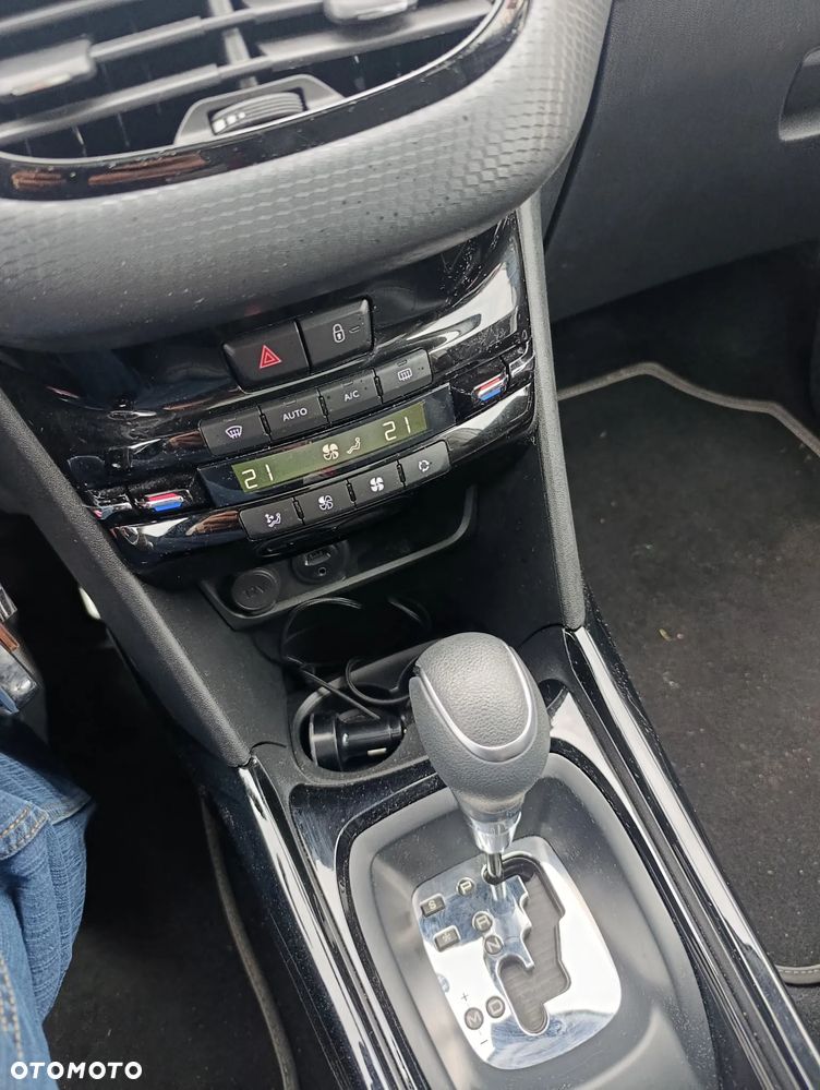 Peugeot 2008 PureTech 110 Stop&Start EAT6 GT-Line Edition - 22