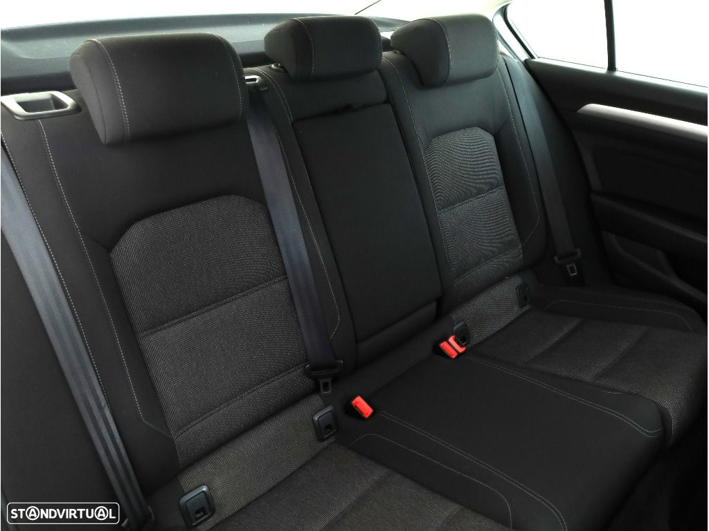 VW Passat 2.0 TDI Confortline - 15