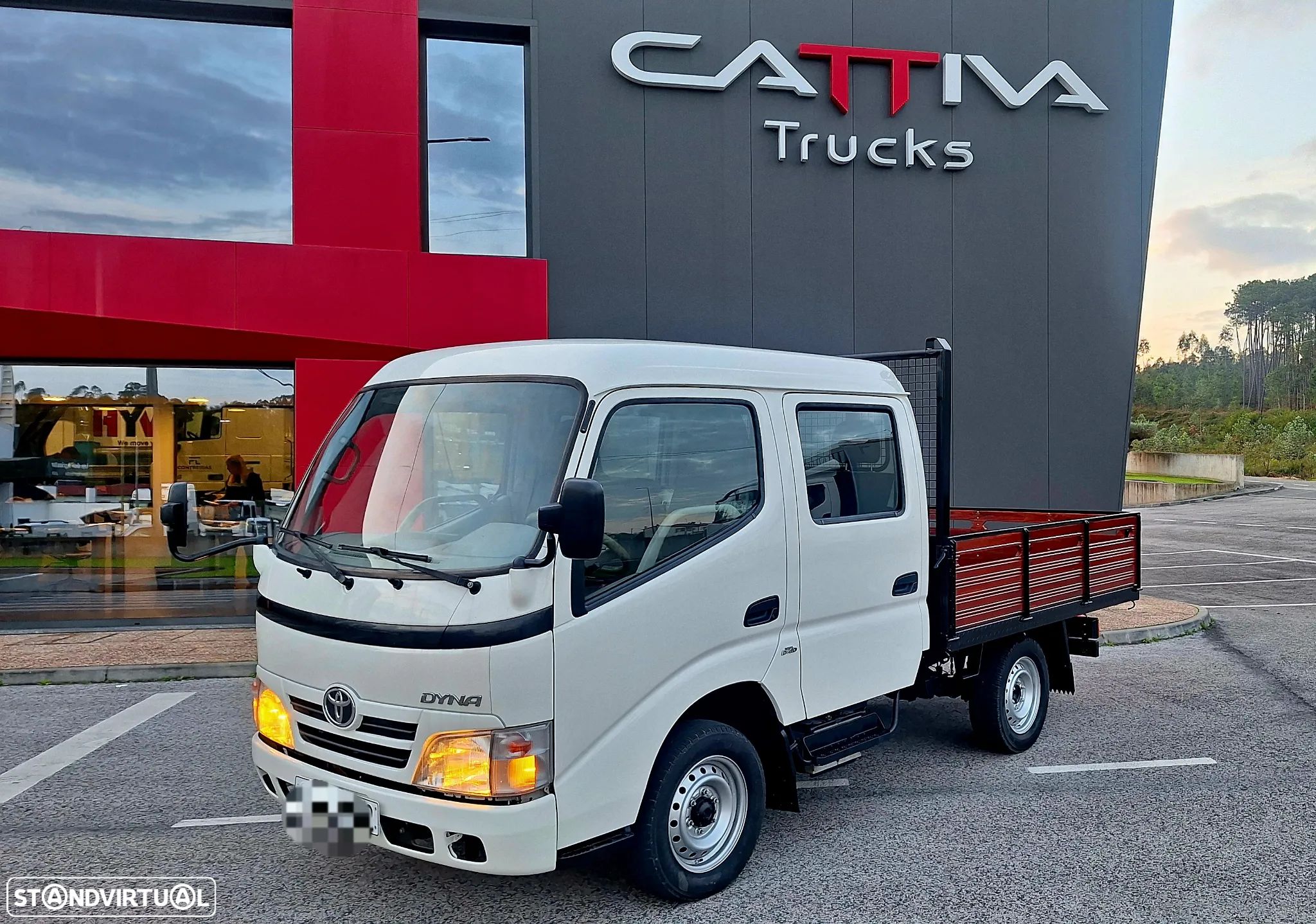 Toyota Dyna 100 cab dupla - 1