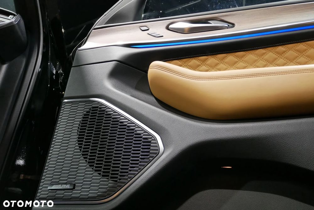 Jeep Grand Cherokee - 28