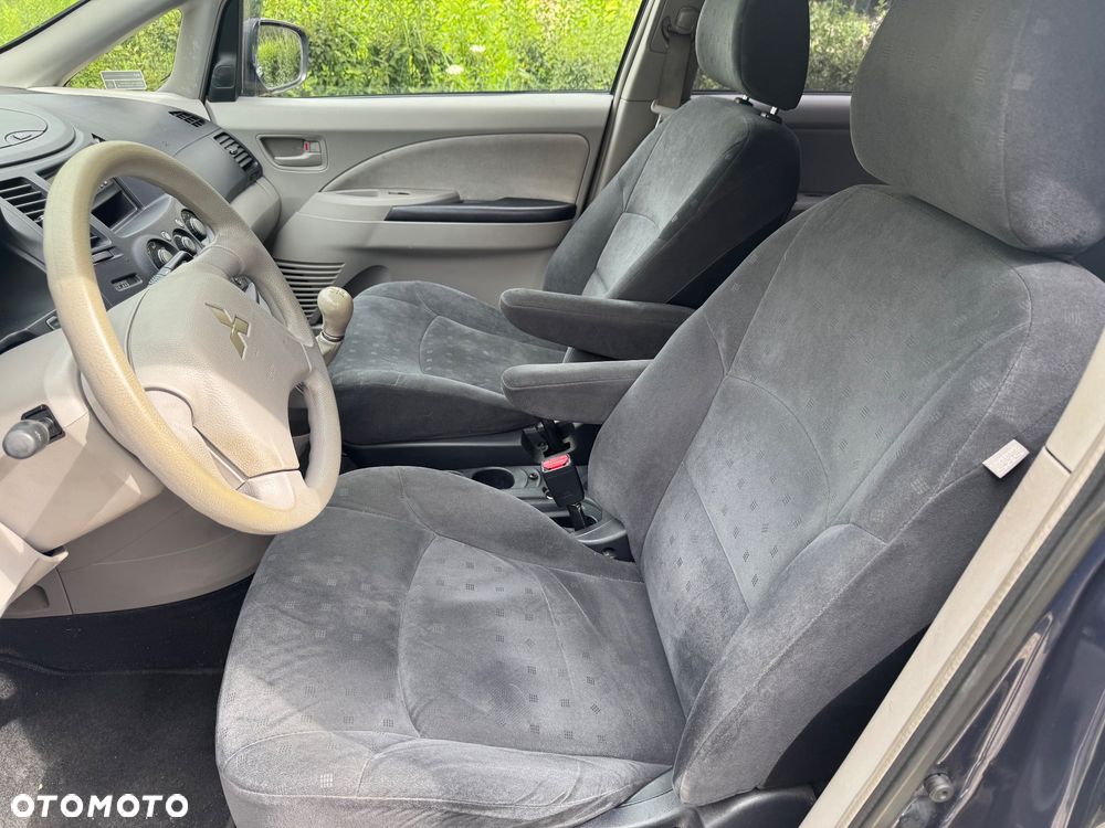 Mitsubishi Grandis 2.4 Intense - 11