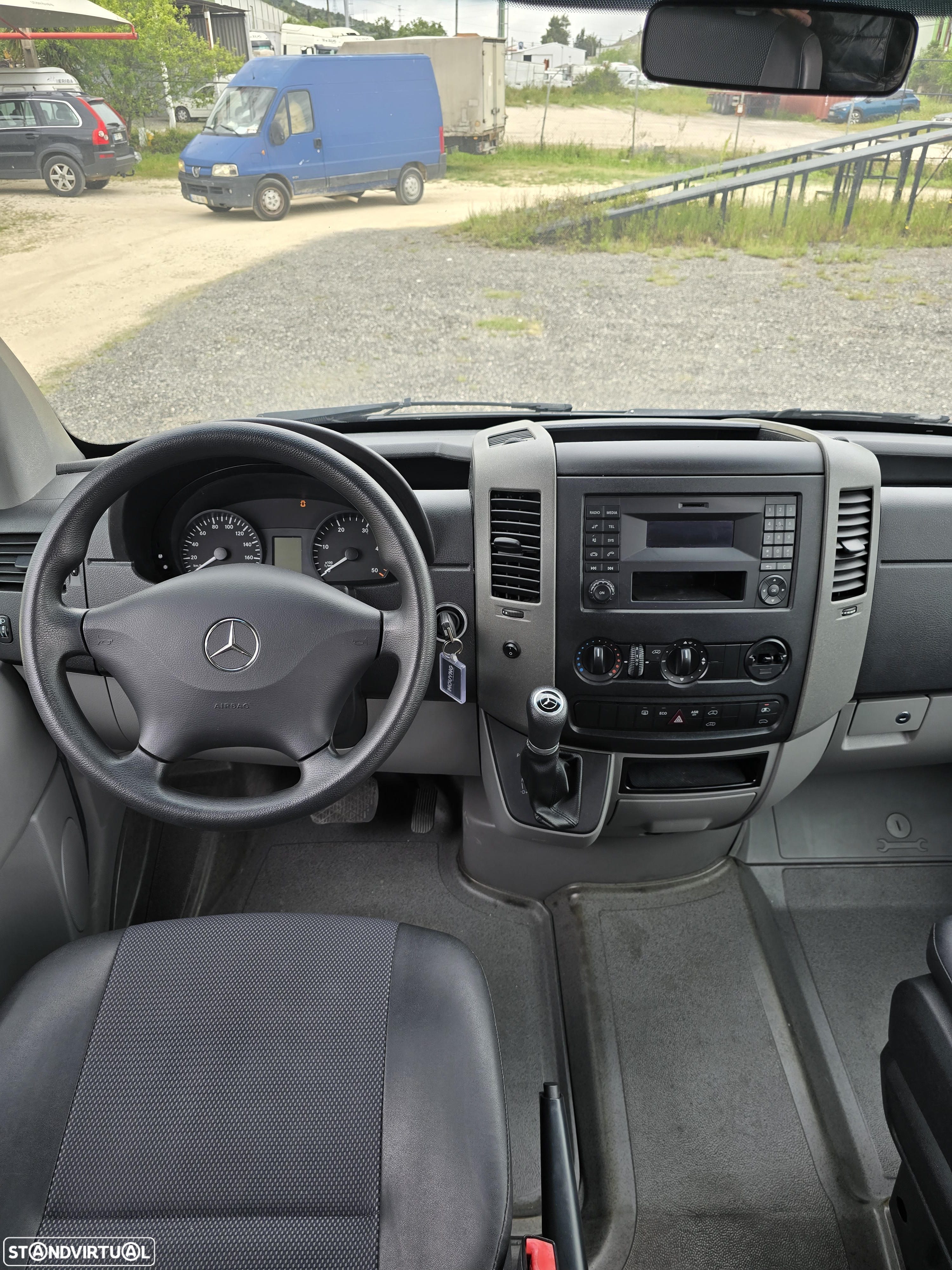 Mercedes-Benz Sprinter - 11