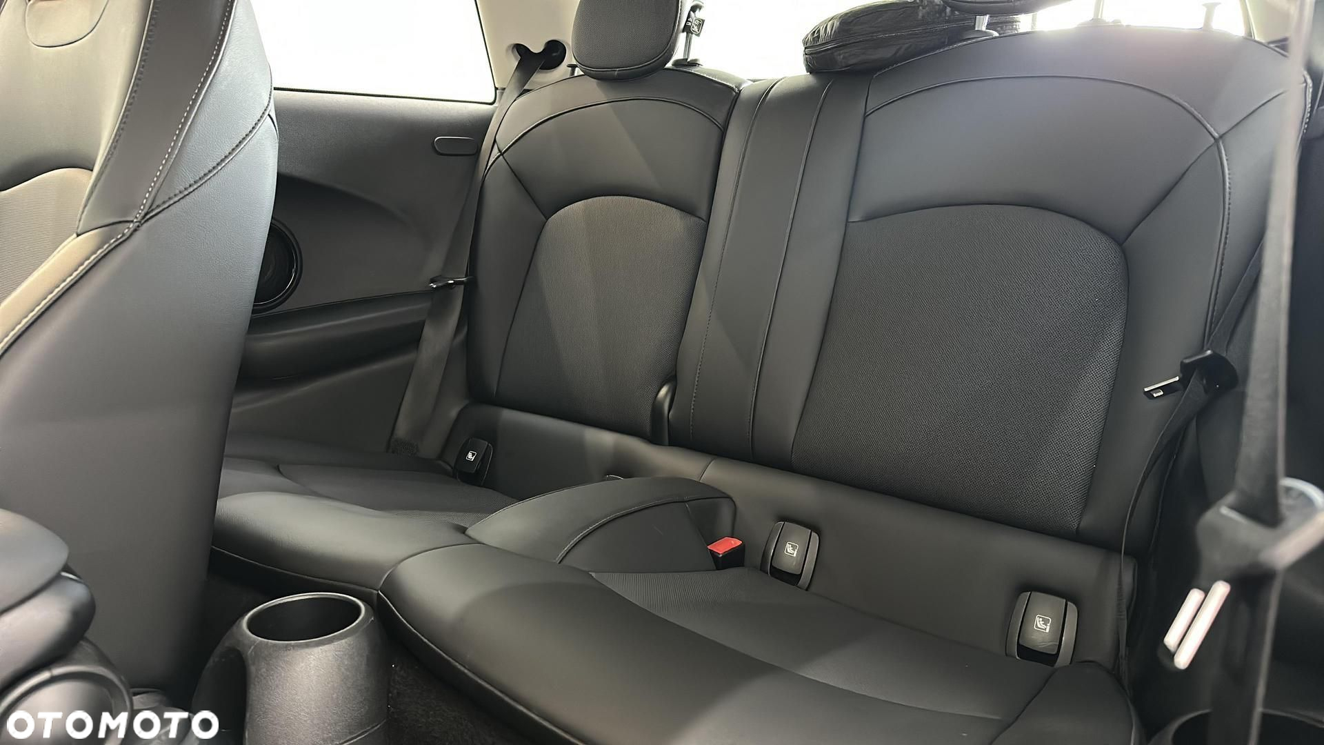 MINI Cooper SE Classic Trim - 16