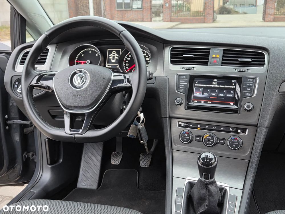 Volkswagen Golf 1.6 TDI BlueMotion Technology Comfortline - 26