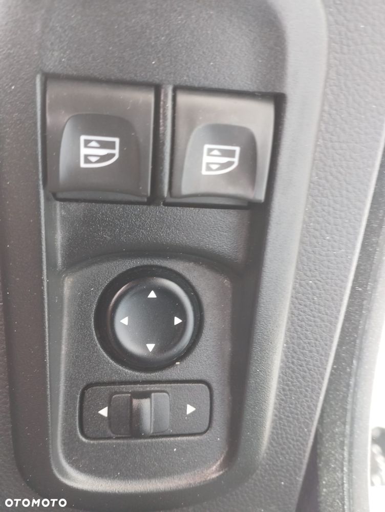 Renault Master Chłodnia Niskopodwoziowy145KM 2 zasilania chłodni - 24