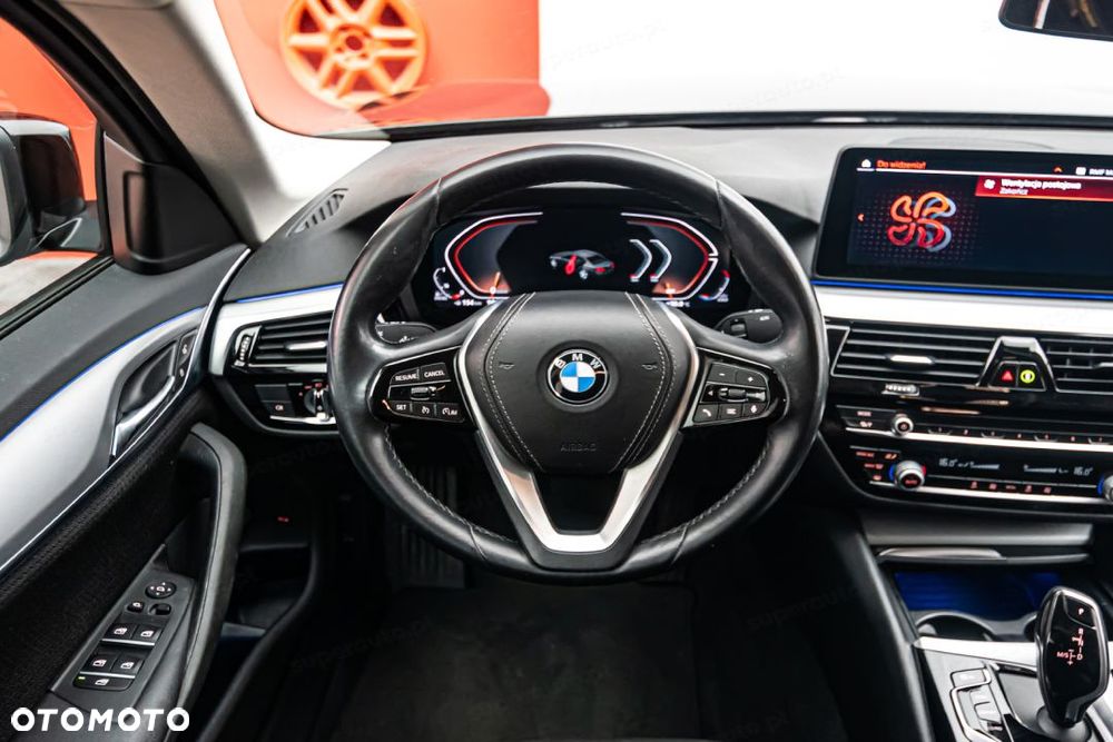 BMW Seria 5 518d - 13