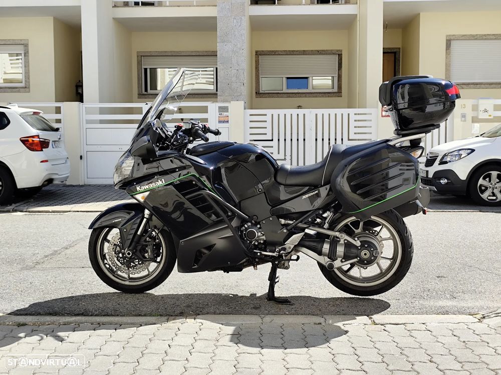 Kawasaki GTR - 4