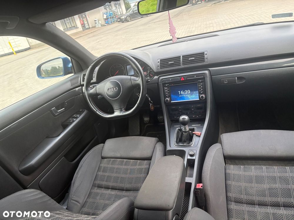 Audi A4 Limousine - 11