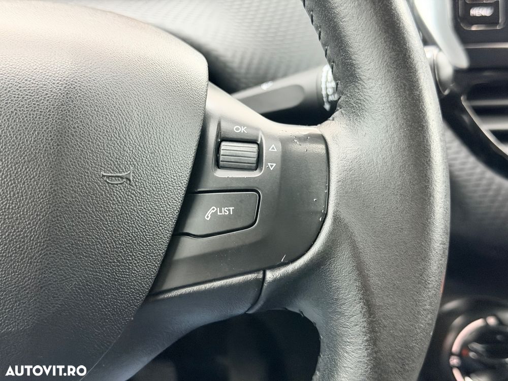 Peugeot 208 PureTech 82 Style - 27