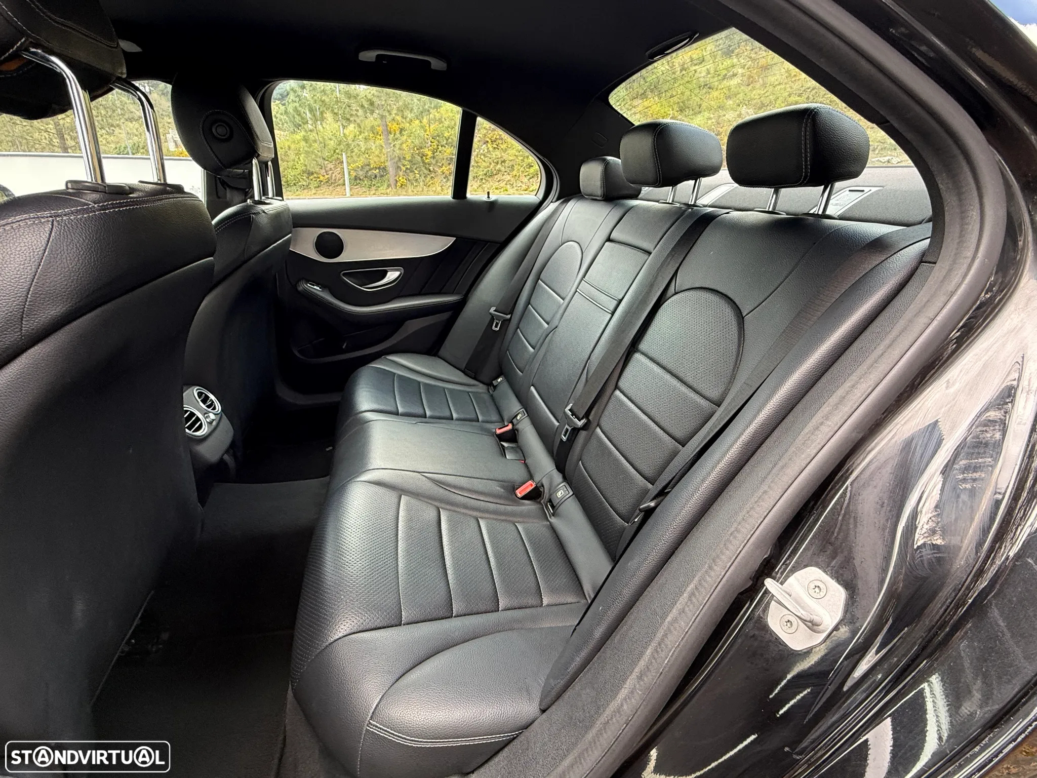 Mercedes-Benz C 300 h AMG Line - 29