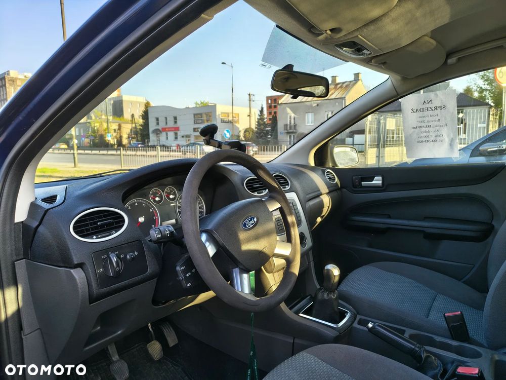 Ford Focus 1.6 Ambiente - 4