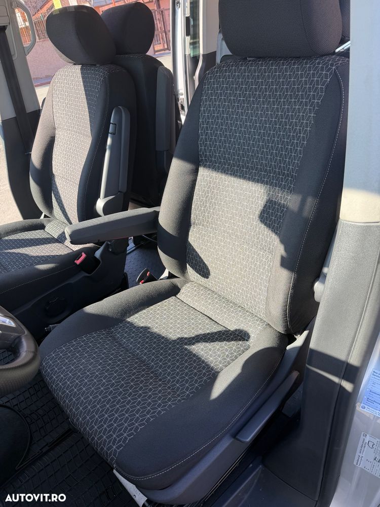 Volkswagen Multivan - 13