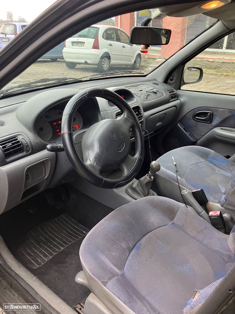 Renault Clio 1.2 RN - 10