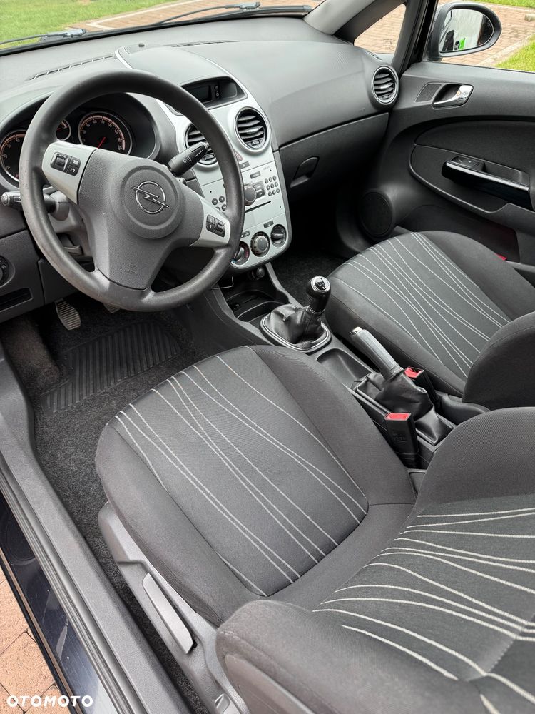 Opel Corsa 1.2 16V Cosmo - 9