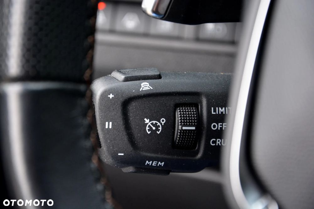 Peugeot 3008 Hybrid4 300 e-EAT8 GT - 31