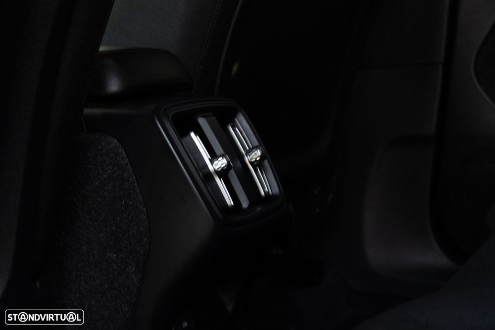 Volvo XC 40 1.5 T3 Tech Edition - 52