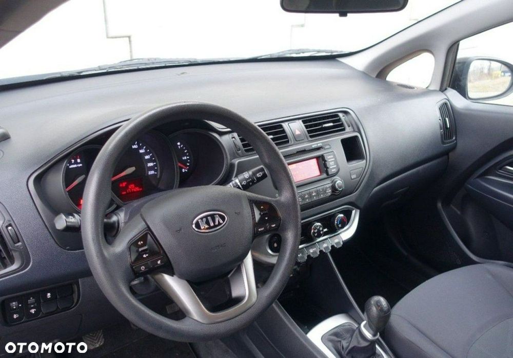 Kia Rio - 10