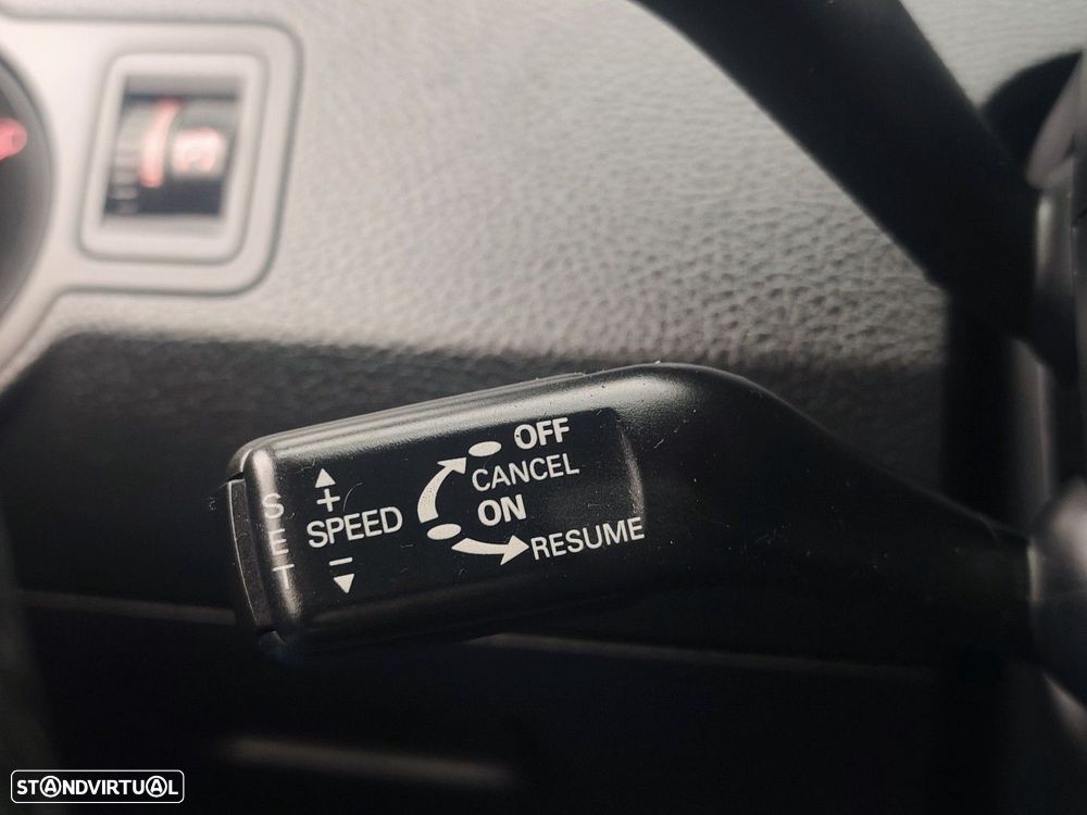 VW Passat Variant 2.0 TDI Highline - 25