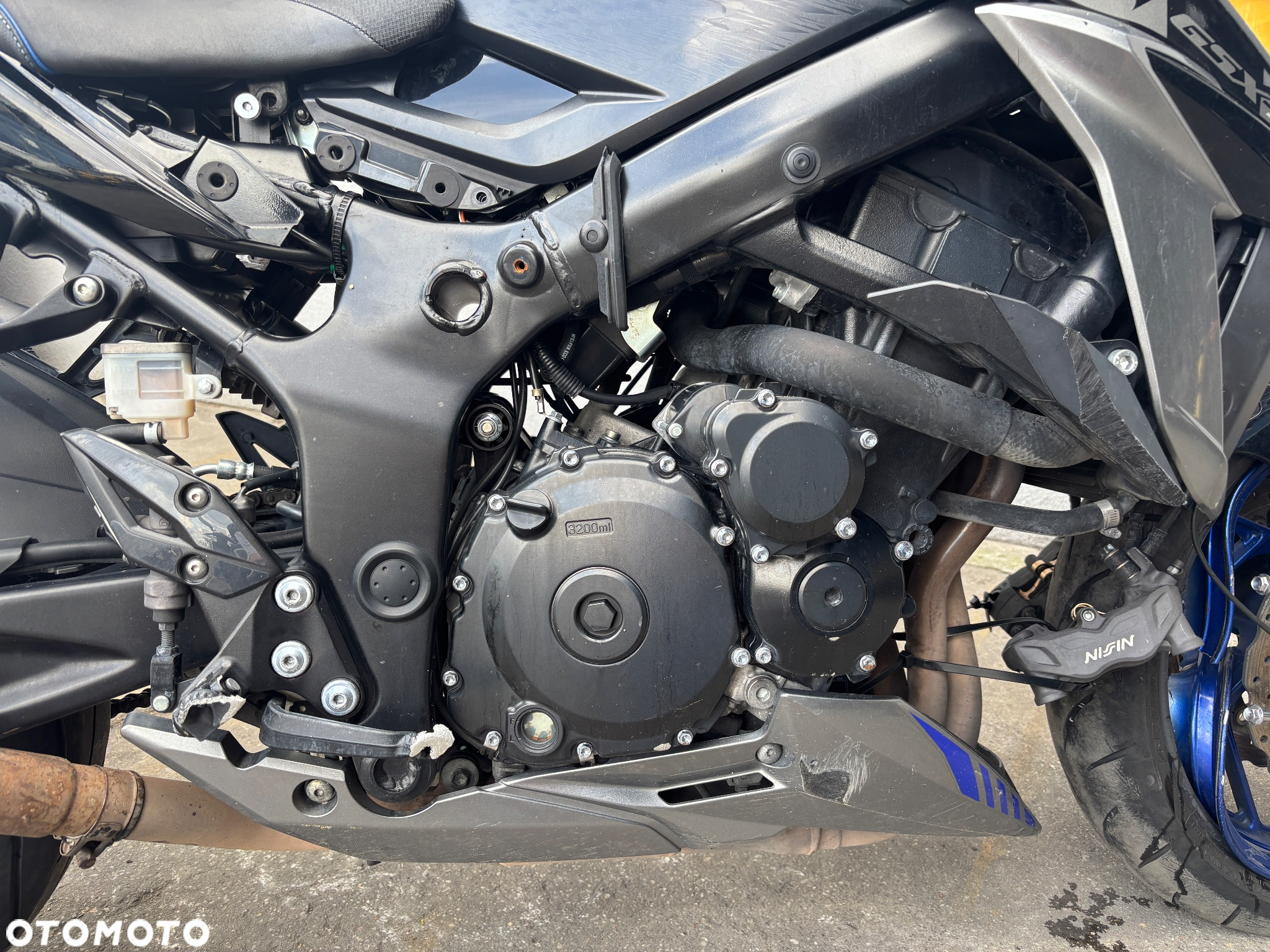 Suzuki GSX - 12
