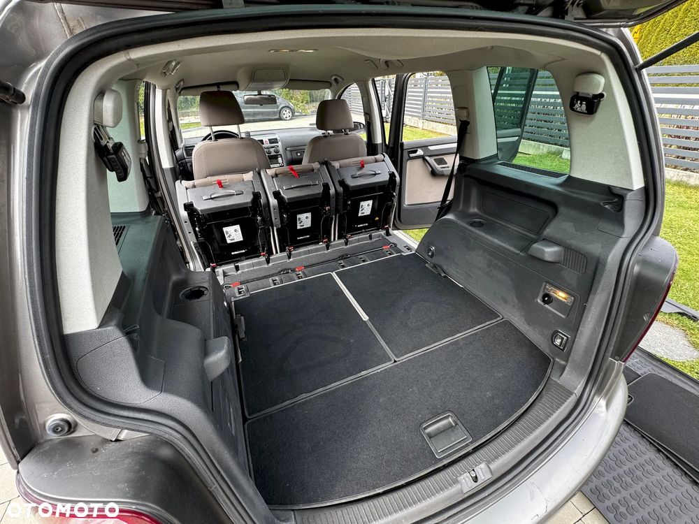 Volkswagen Touran 2.0 TDI DPF Highline - 28