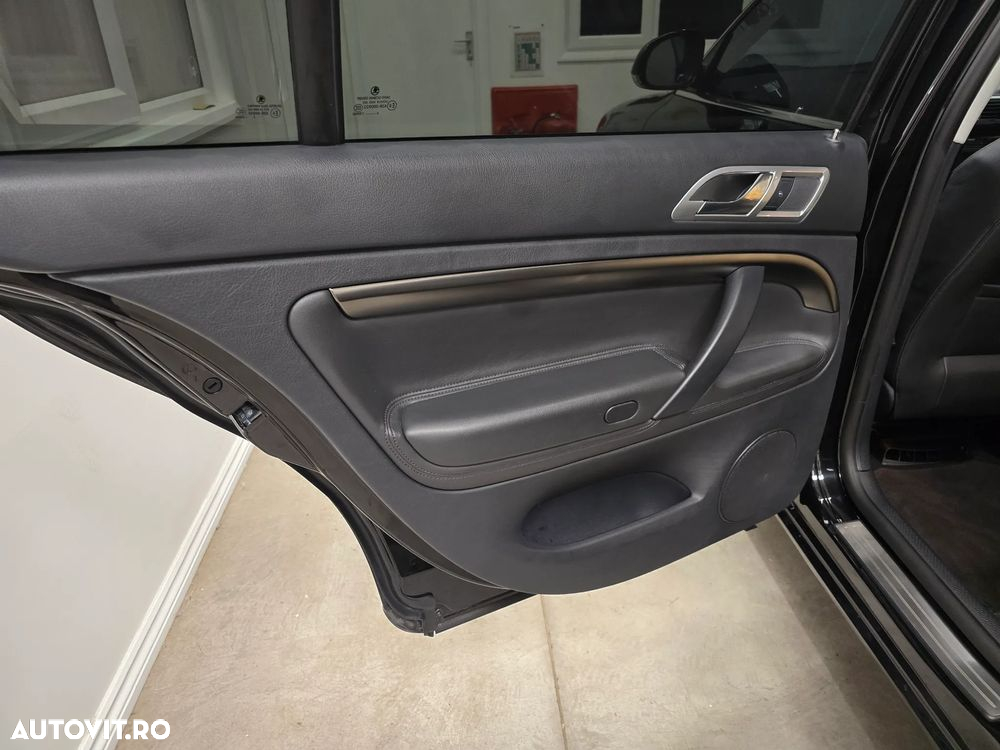 Skoda Superb 2.0 TDI DPF Elegance - 31