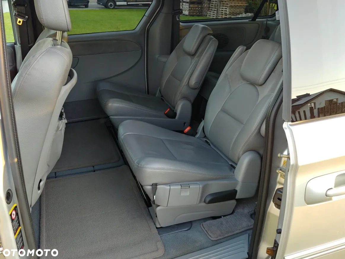 Chrysler Grand Voyager 3.3 Limited S&G - 33