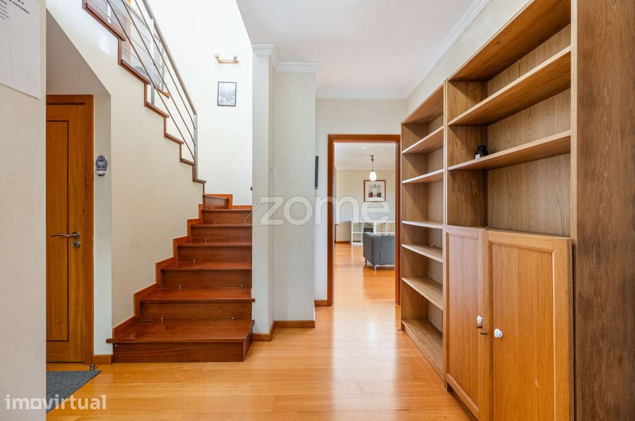 Apartamento Duplex T4 com 2 terraços, varanda e garagem fechada - Grande imagem: 5/21