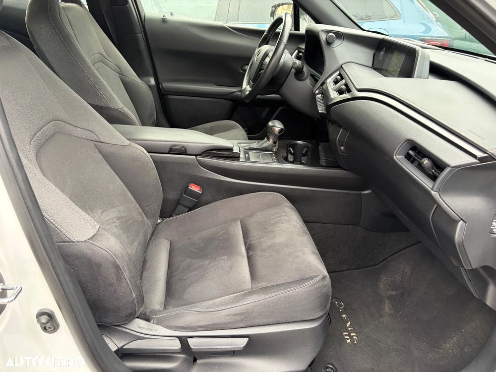 Lexus UX 250h Business Edition - 9