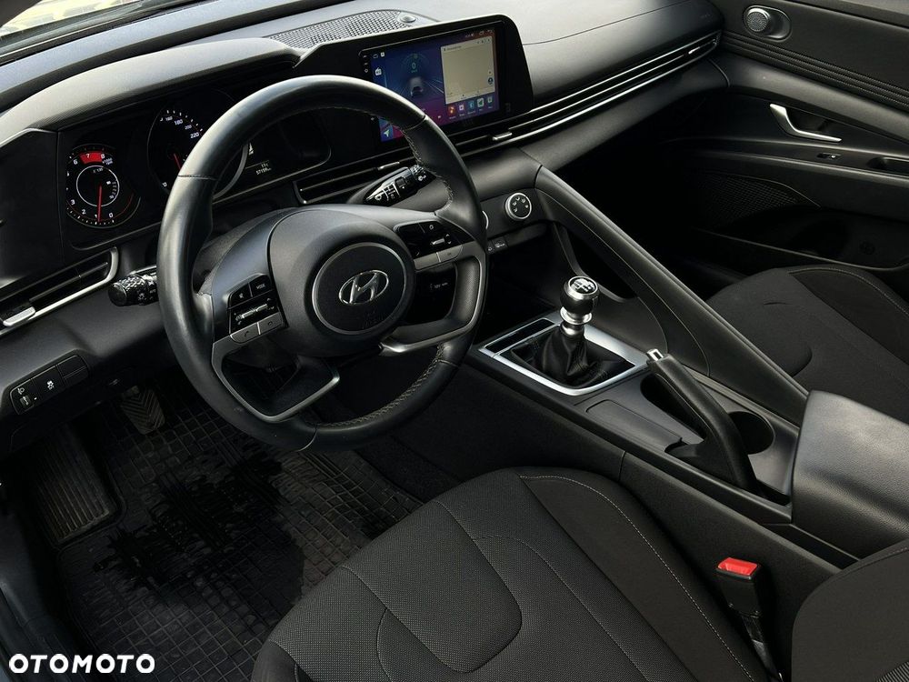 Hyundai Elantra - 8