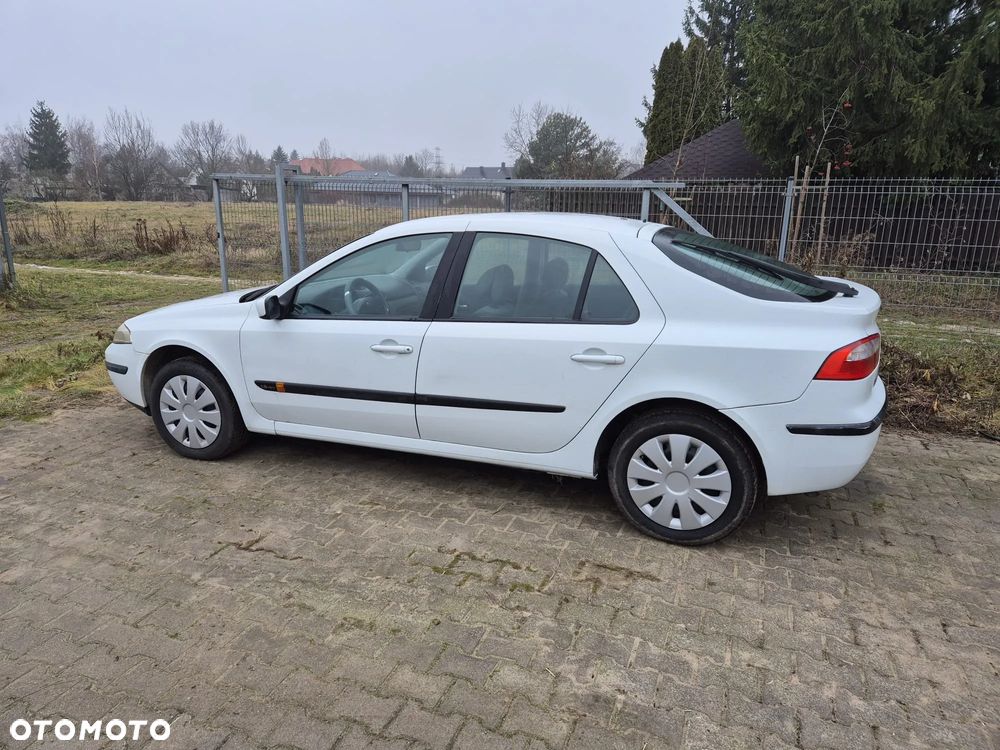 Renault Laguna 1.8 Concorde - 11
