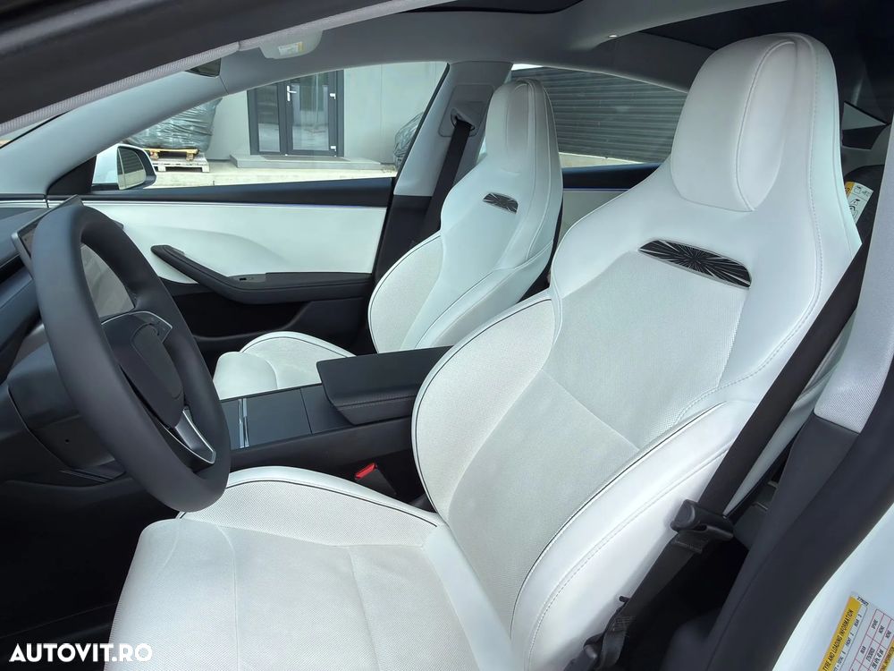 Tesla Model 3 - 4