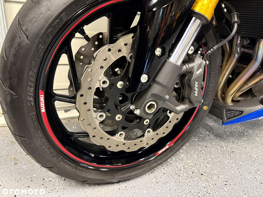 Suzuki GSX - 17