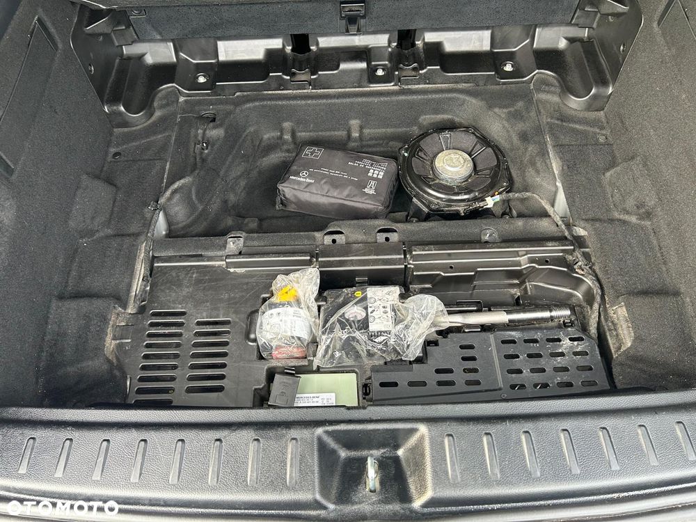 Mercedes-Benz GLB 200 d Progressive 8G-DCT - 32