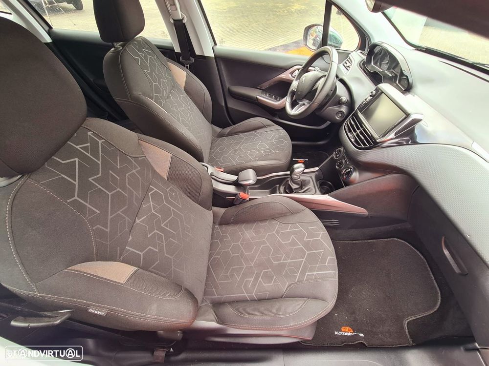 Peugeot 2008 1.6 BlueHDi Style - 11