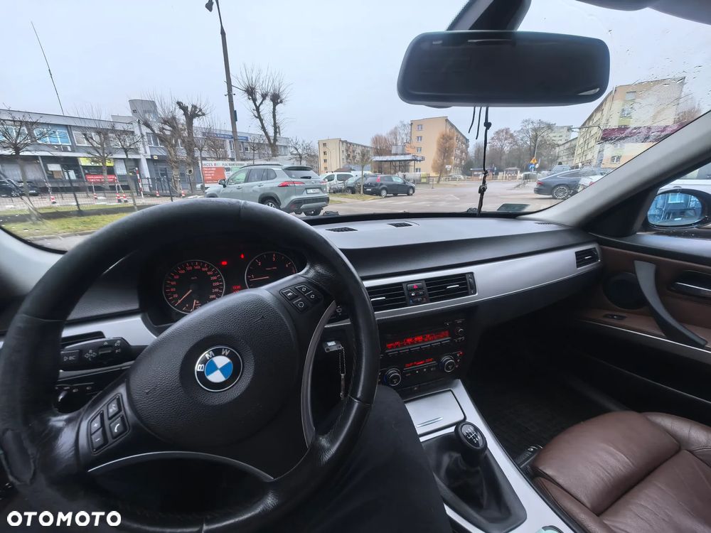 BMW Seria 3 318d - 19