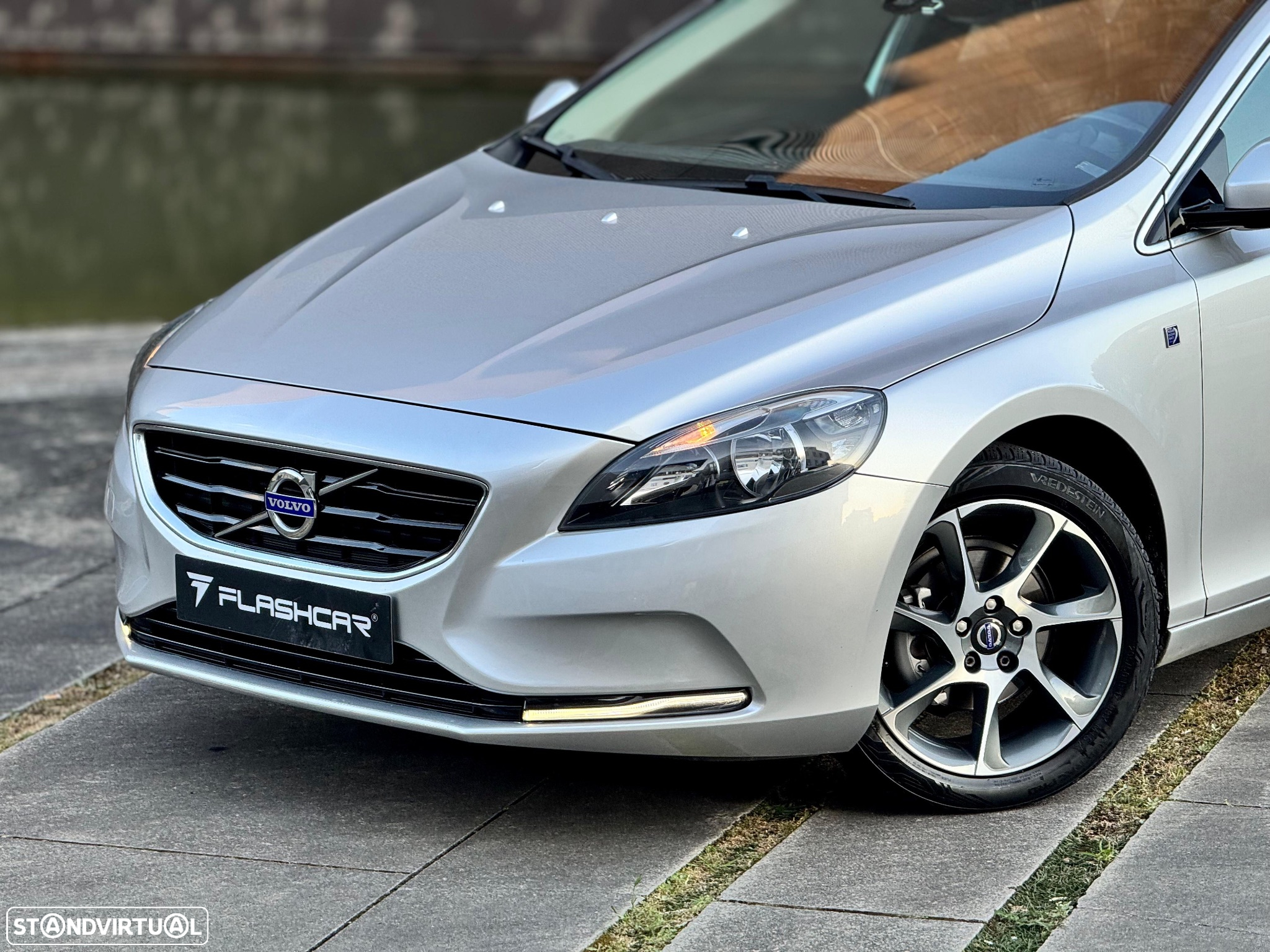 Volvo V40 1.6 D2 R-Design Momentum - 18