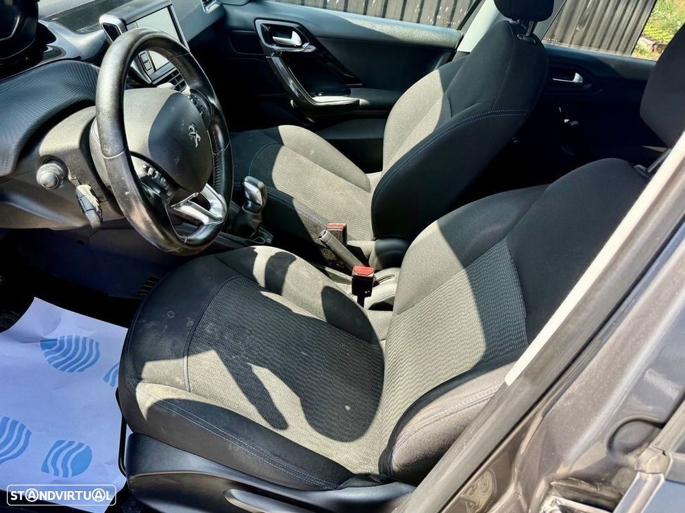 Peugeot 208 1.2 PureTech Style - 19