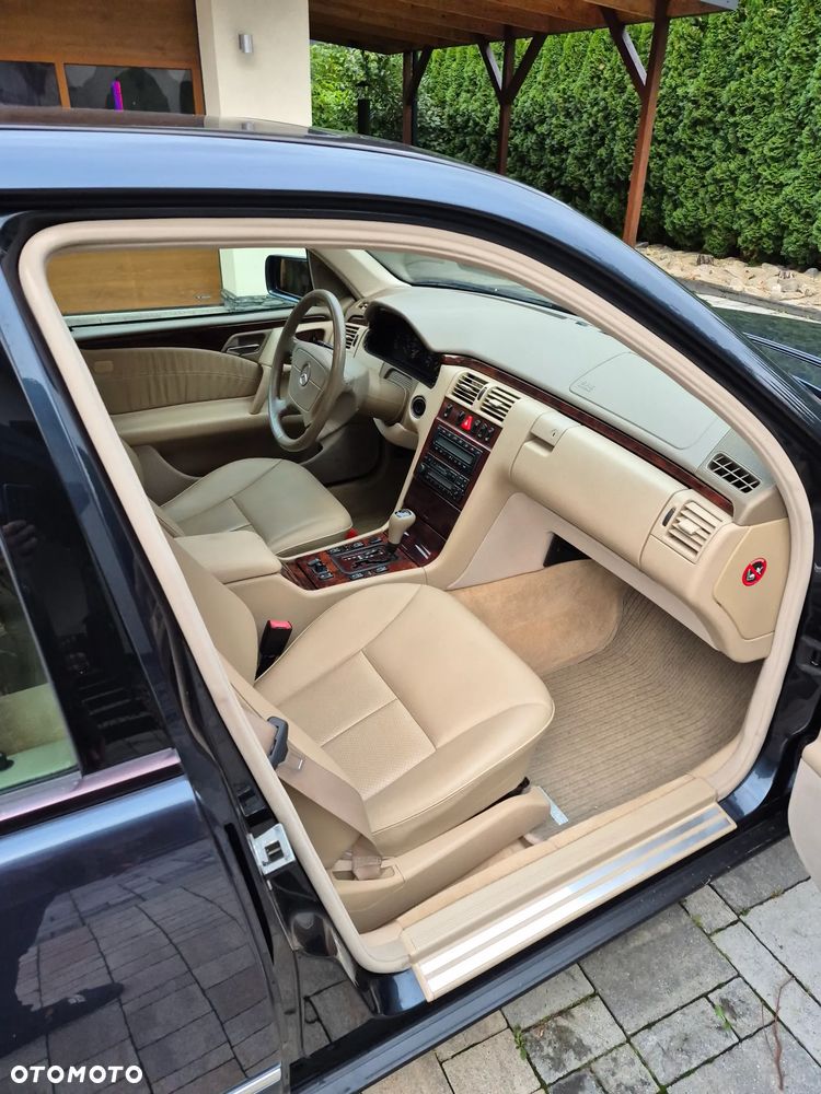Mercedes-Benz Klasa E 320 4-Matic Elegance - 10