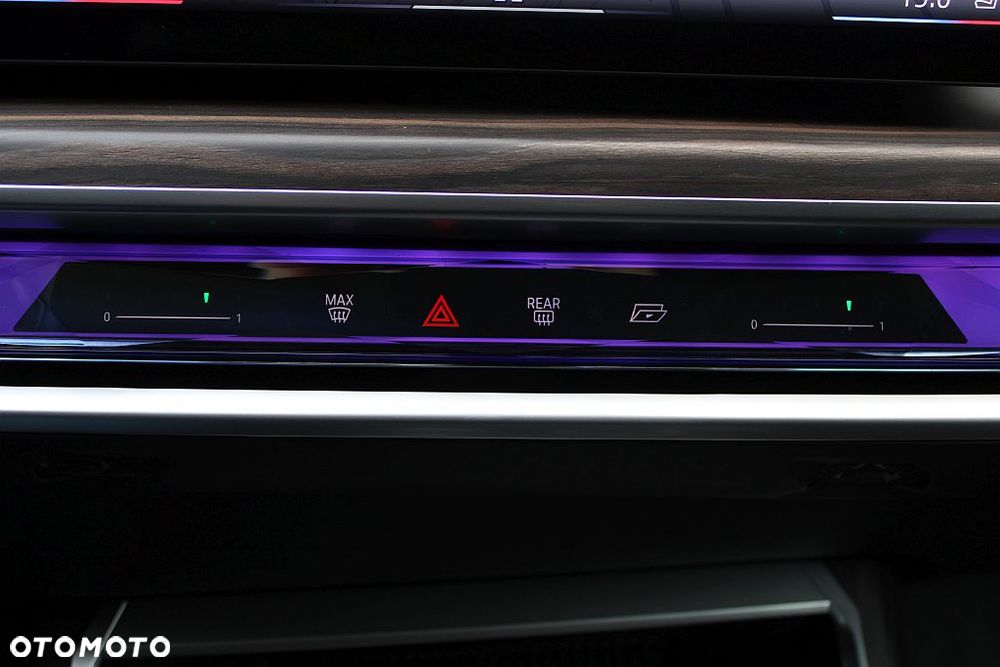 BMW Seria 7 740d xDrive mHEV sport - 31